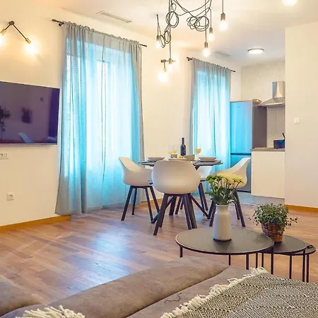 Awesome In With Wifi Apartman Rijeka